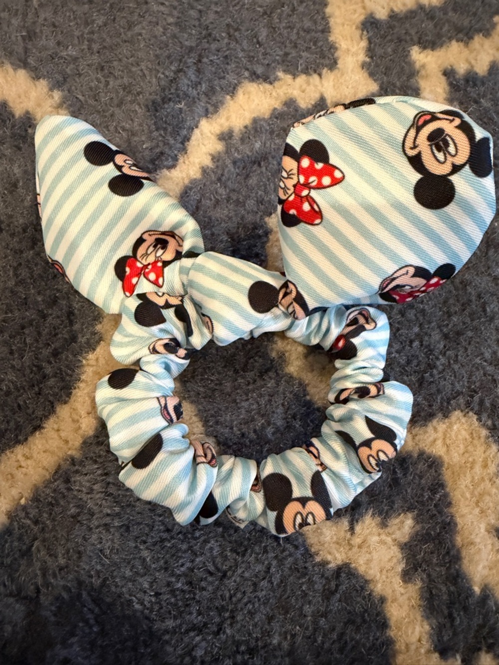 SCL x Disney Dynamic Duo Scrunchie - Picture 2 of 3